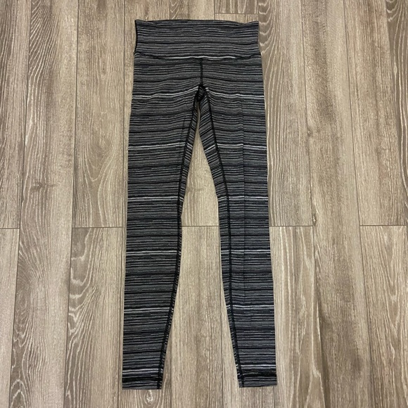 Lululemon wunder under - Picture 1 of 3